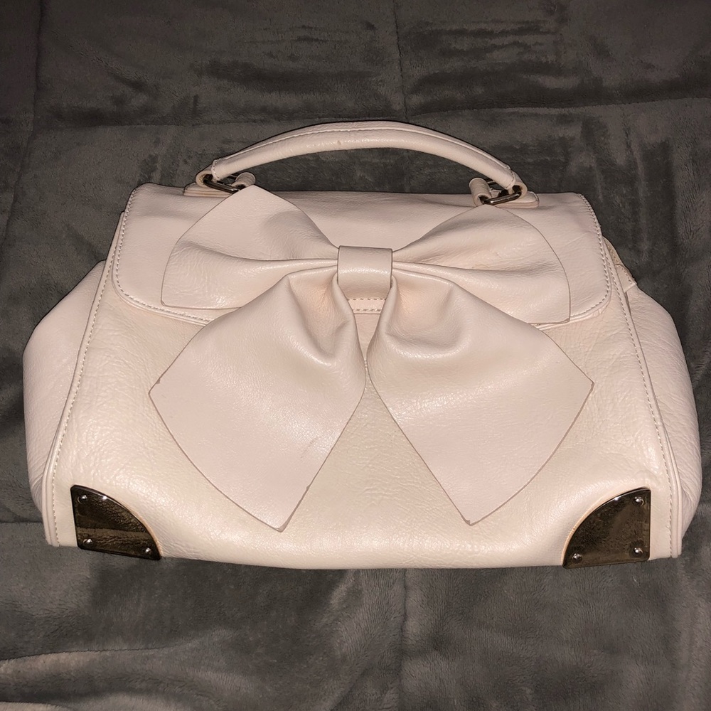 Bow purse , roomy